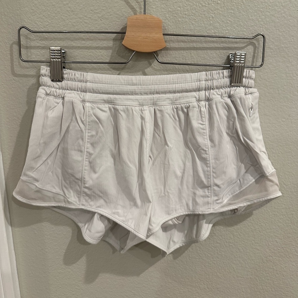 Lululemon White Hotty Hot Shorts 2.5”